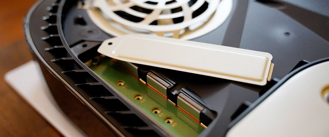 každá PS5 má interní M2 slot pro rozšíření SSD úložiště každá PS5 má interní M2 slot pro rozšíření SSD úložiště
