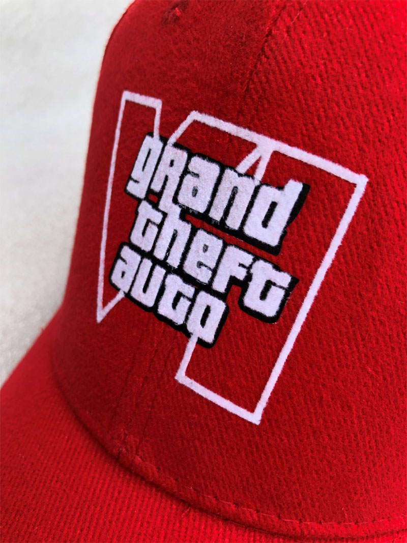 kšiltovka s motivem GTA 6 – Wanted (5 hvězd)
